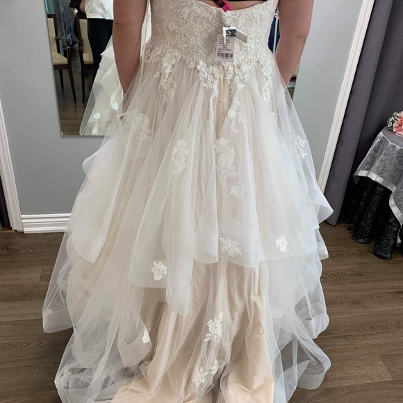 Brand New Wedding Dress - Picture 3 of 3